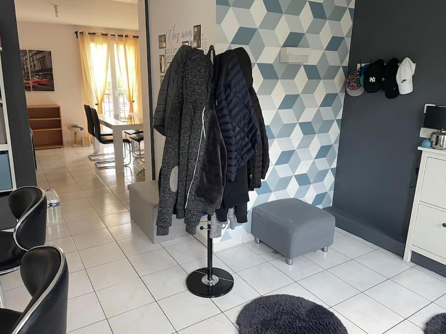 Centre Pierrefonds Superbe Appartement + Parking Εξωτερικό φωτογραφία
